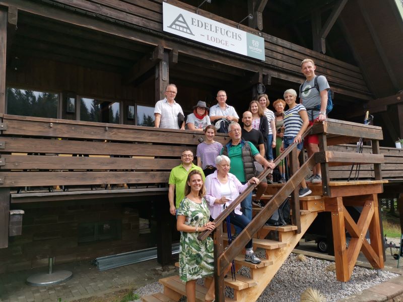Read more about the article Besuch der “Edel­fuchs-Lodge”