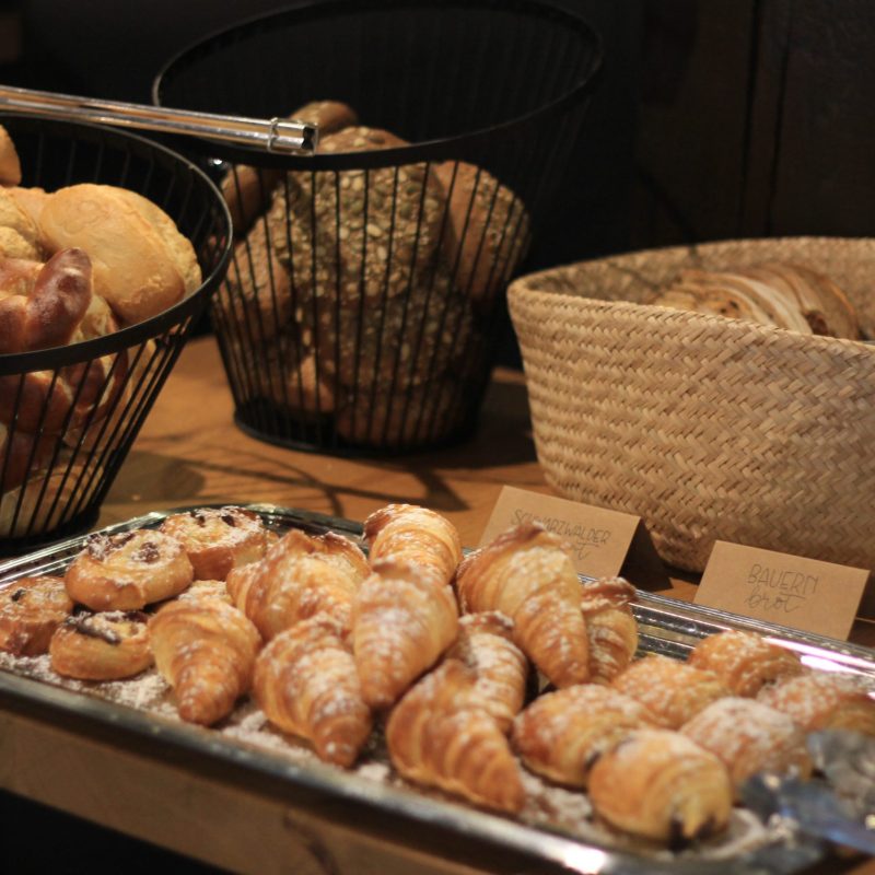 Frische Brötchen und Plundergebäck